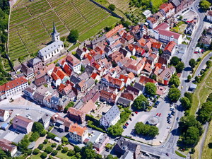 Sommerflugaktion 2008 vom "Main-Echo". Der Marktplatz wird gerade neu gestaltet.